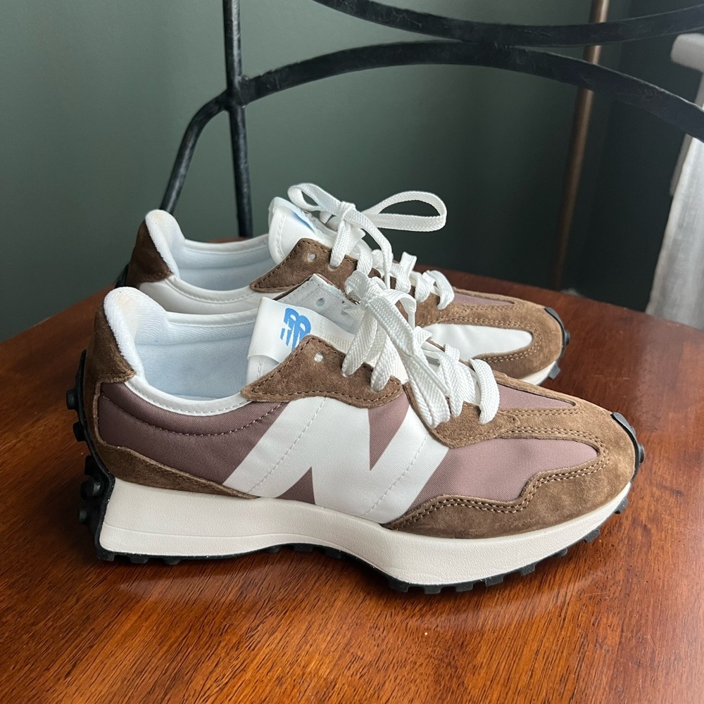 New Balance 327 NWT